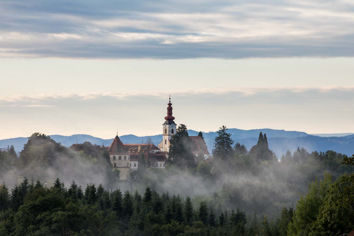 Schloss Hollenegg im Nebel